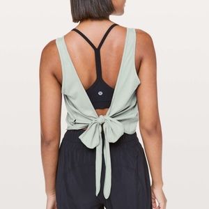 It’s a tie tank Lululemon 6 Sage
